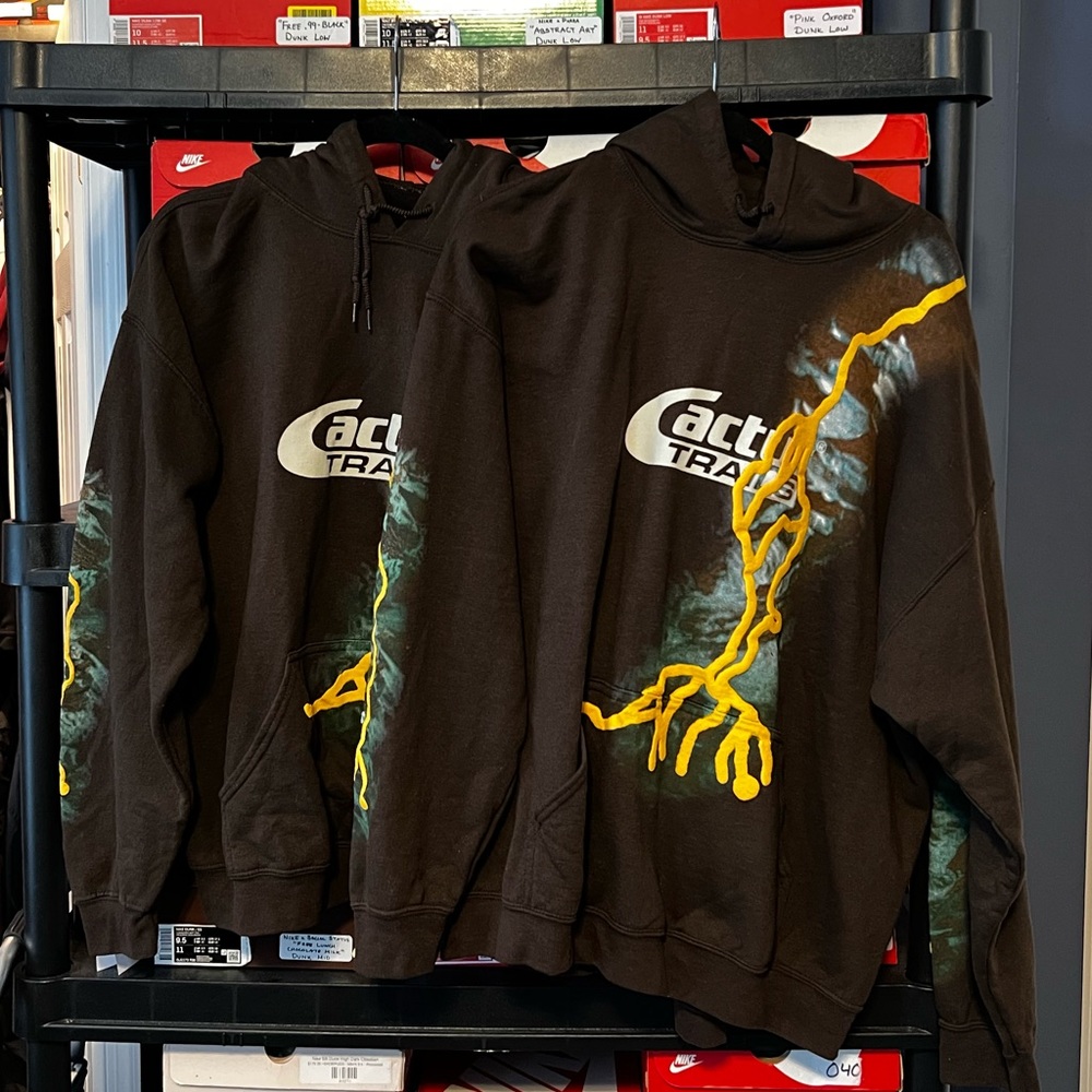 NEW TRAVIS SCOTT CACTUS TRAILS 2020 HOODIES

ONE MENS SIZE M
ONE MENS SIZE L